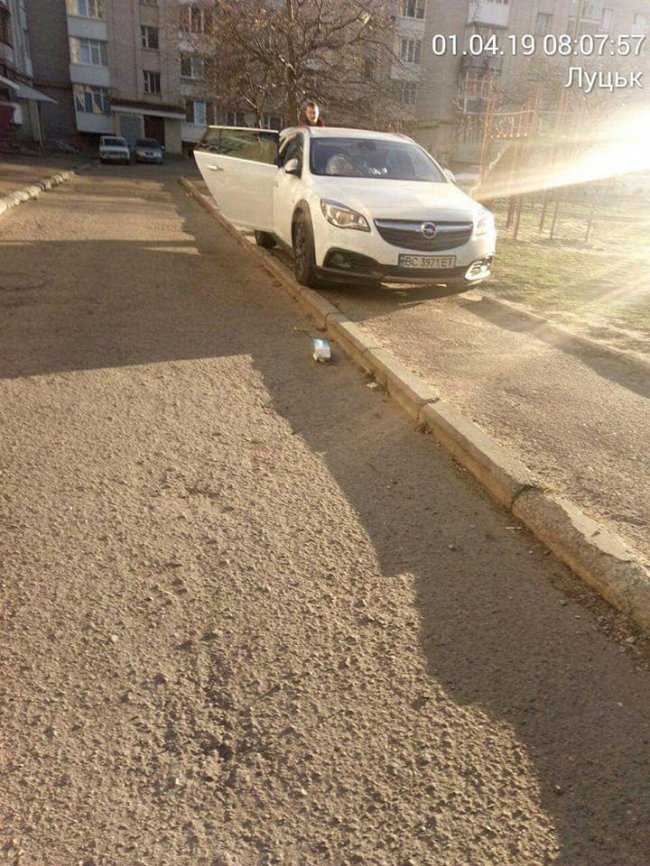 У Луцьку горе-паркувальникам «вліпили» протоколи