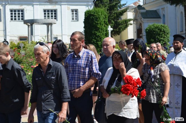 Як у Луцьку прощалися з Героєм Андрієм Єлістратовим. ФОТО