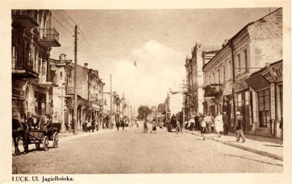 Головна вулиця Луцька у тридцятих, де були найкращі фотосалони міста, популярні кінотеатри, клуби, кав'ярні, ательє