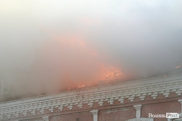 Пожежа в центрі Луцька. ФОТОРЕПОРТАЖ
