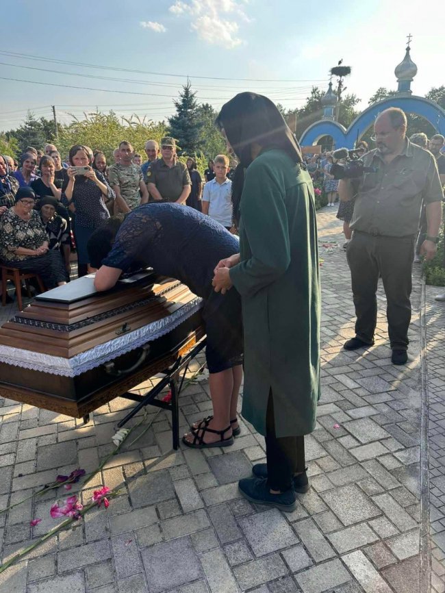 Врятував не одне життя: попрощалися з волинським хірургом, Героєм Олександром Ковчем