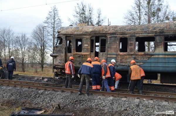 На Волині поїзд влетів у вантажівку і загорівся: подробиці аварії. ФОТО