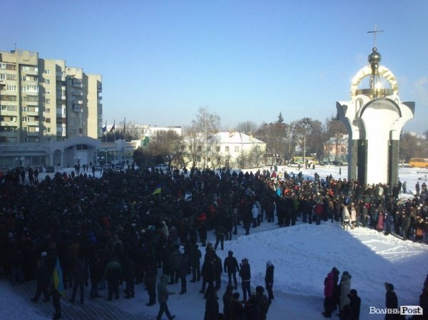 Луцьк. Облдержадміністрація.  НАЖИВО