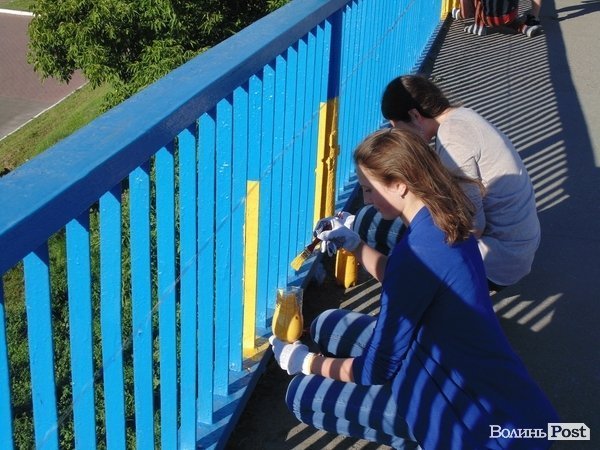 Луцький міст став синьо-жовтим. ФОТО