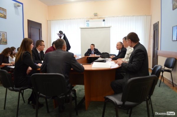 У Луцьку жінка з дітьми живе в літній кухні без газу. ФОТО