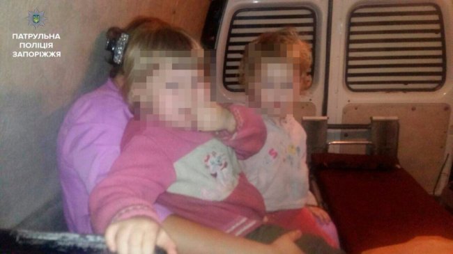 Мати на заробітках, тато – п'яний: патрульні знайшли трьох «нічийних» дітей