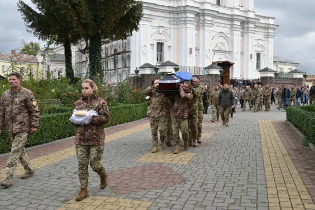 Загинув на Херсонщині: у Луцьку попрощалися з Героєм Андрієм Булгаковим