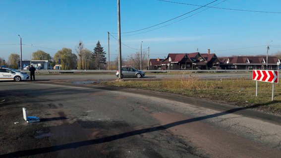 Невідомі обстріляли авто і викрали 30 кг золота