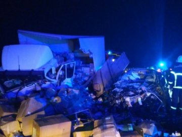 Зіткнулися Volvo і MAN: в аварії на Полтавщині померли двоє маленьких дітей