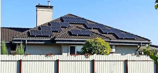 Гібридні інвертори DEYE: оптимальне рішення для бізнесу та приватних об’єктів