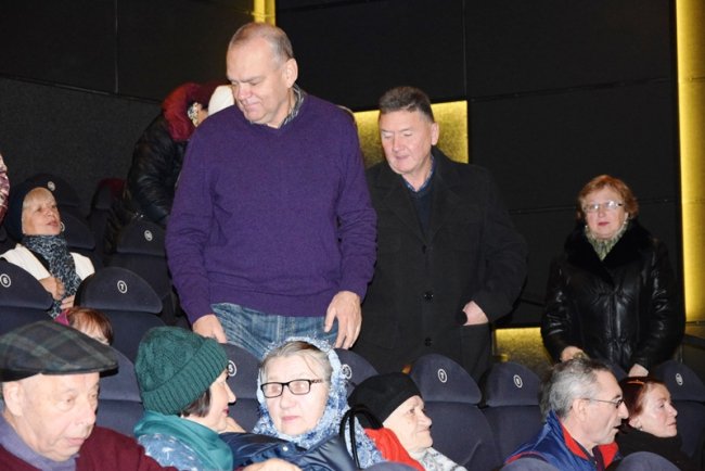 У Луцьку пенсіонери безкоштовно подивилися фільм «Богемна Рапсодія»