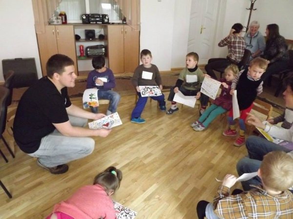 Луцькі активісти лікують діток арт-терапією. ФОТО