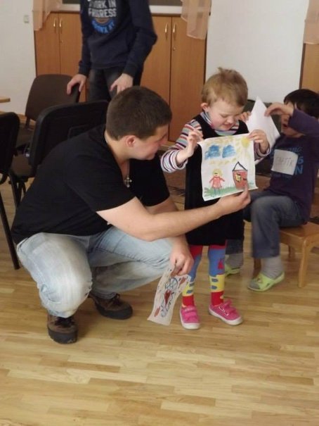 Луцькі активісти лікують діток арт-терапією. ФОТО