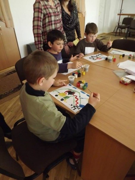 Луцькі активісти лікують діток арт-терапією. ФОТО