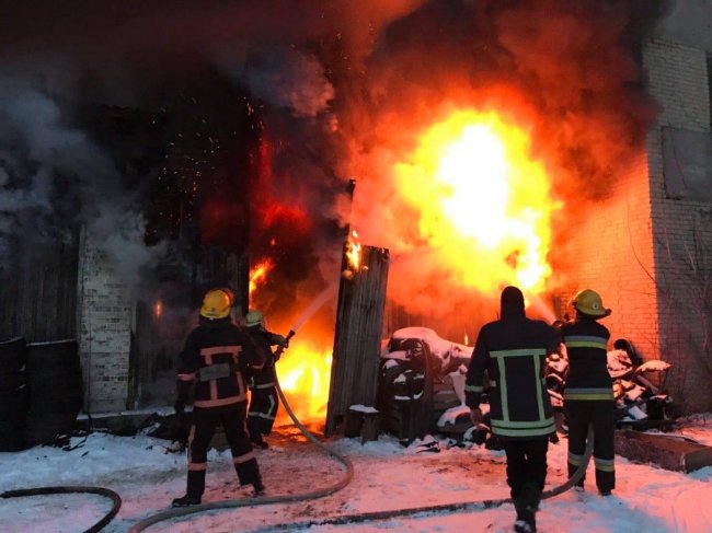 У Луцьку горіли гаражі. ФОТО
