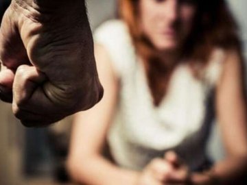 У Луцьку домашнього тирана засудили до двох років обмеження волі