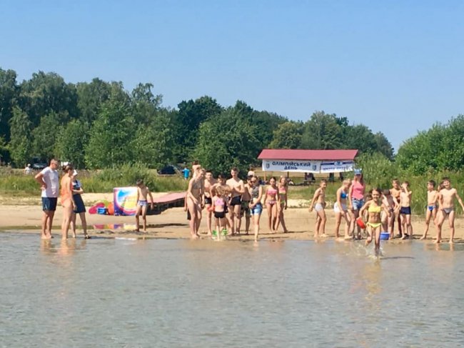 «Олімпійські» змагання та майстер-класи з плавання: як у волинських таборах відпочиває дітвора. ФОТО