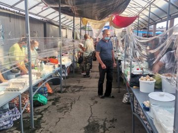 На одному з волинських ринків порушують правила карантину. ВІДЕО