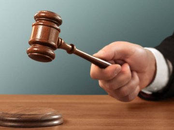 Багатодітна волинянка розраховувалась за продукти у магазині чужою карткою