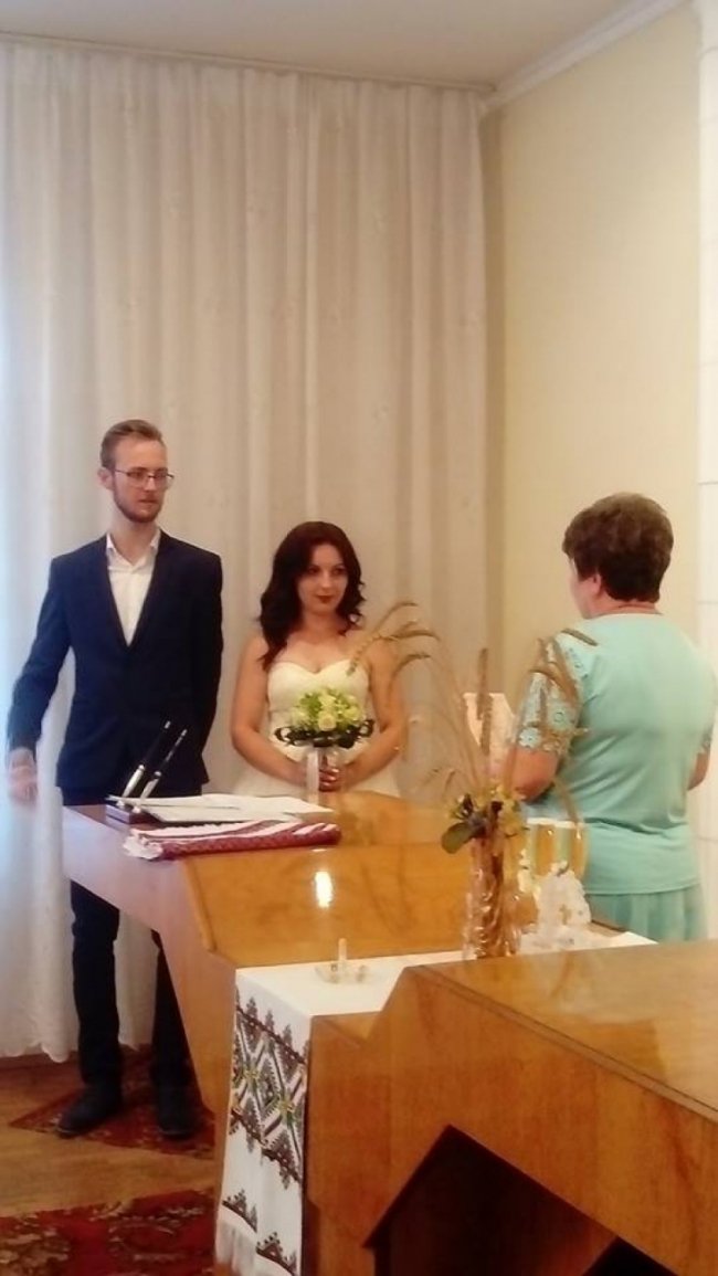 За місяць у місті на Волині 9 пар одружилось «за добу». ФОТО