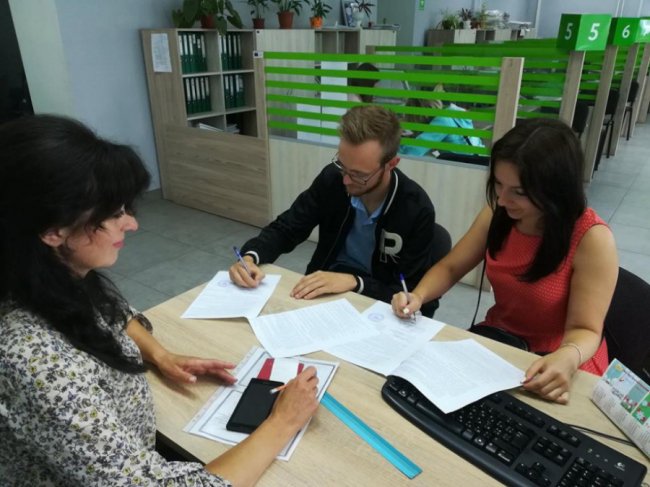 За місяць у місті на Волині 9 пар одружилось «за добу». ФОТО