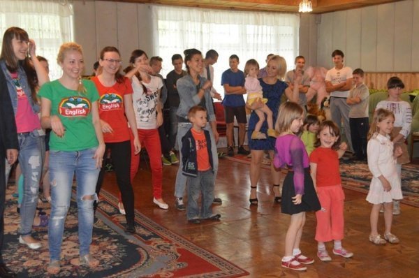 Кошти, зібрані на Світському Рауті, стали подарунком для дитячого притулку. ФОТО 