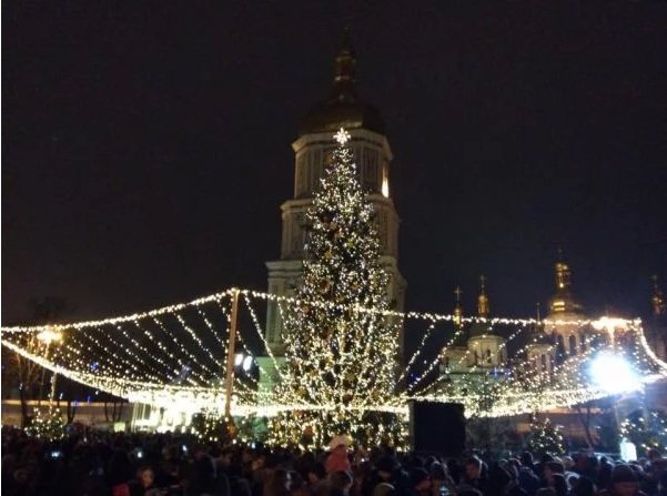 Якими були головні новорічні ялинки України останні 11 років. ФОТО