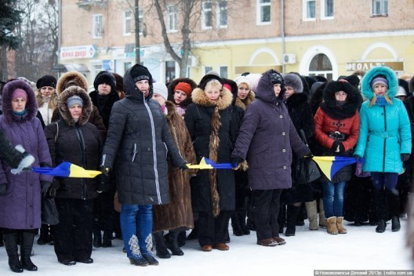 Нововолинськ вшанував Героїв Крут. ФОТО