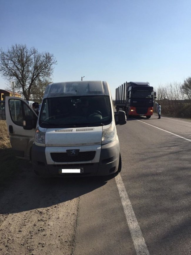 На карантинному посту на Волині вилучили трактор без документів 