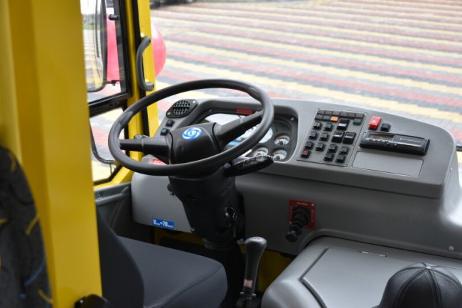 Ліцей Луцької громади отримав шкільний автобус. ФОТО