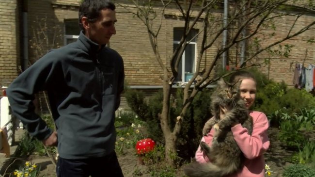 Забрали кицьку та папугу: до Луцька переїхали переселенці з Маріуполя. ВІДЕО