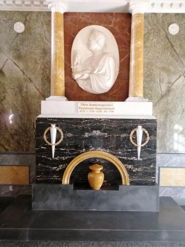 Священники УПЦ МП забрали всі ікони з Успенського собору Києво-Печерської лаври. ФОТО