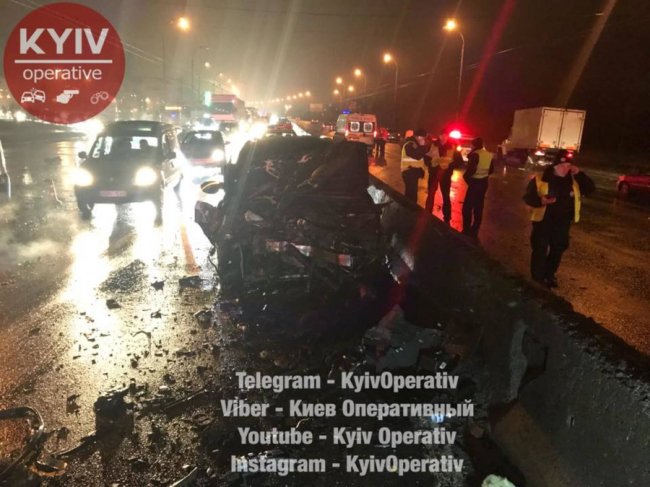 Масштабна аварія у Києві: 2 загиблих, 3 постраждалих. ФОТО