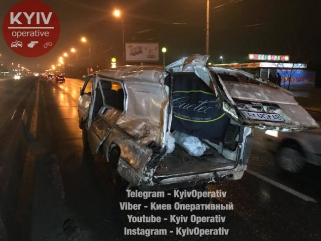 Масштабна аварія у Києві: 2 загиблих, 3 постраждалих. ФОТО