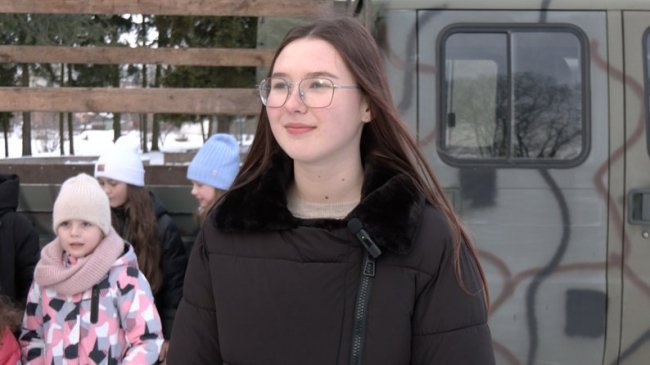 Юні «Бандерівці» з Волині наспівали на дві вантажівки для ЗСУ. ВІДЕО