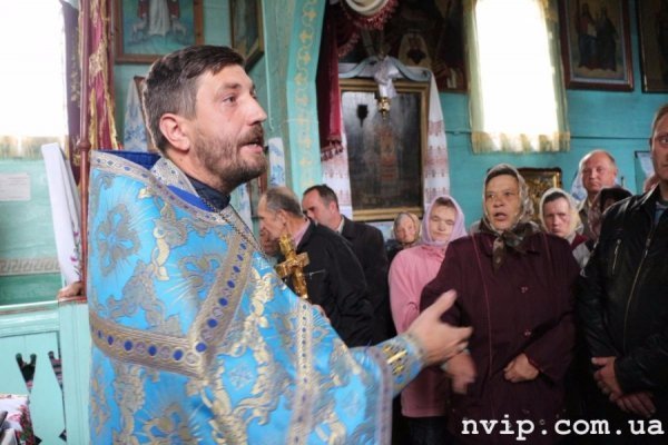 У волинському селі прихожани посварились із священиком просто в церкві. ФОТО. ВІДЕО