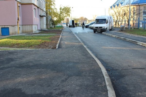 Як відремонтували двір у Луцьку. ФОТО