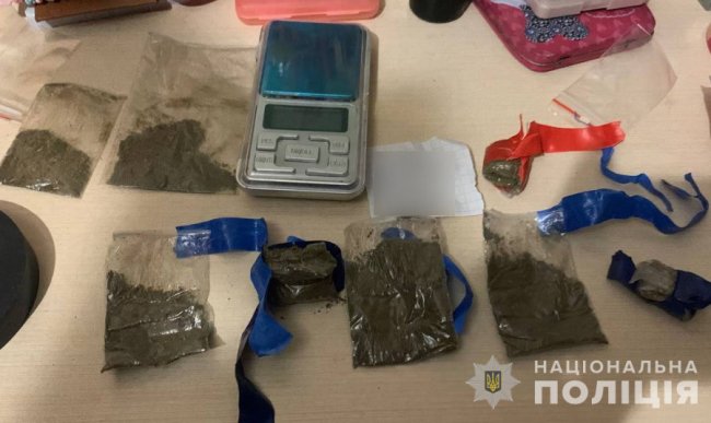 11 кг наркотиків на майже сім мільйонів: волинські поліцейські затримали 26-річну організаторку наркоторговлі