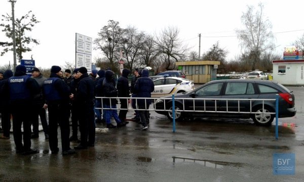 Мешканці Устилуга заблокували в’їзд на митницю