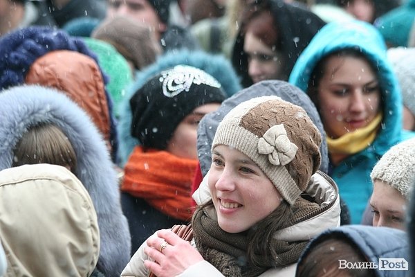 Студенти СНУ мітингували під головним корпусом. ФОТО