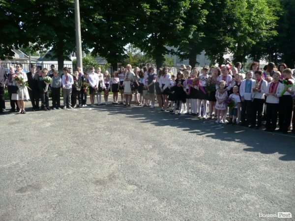 Про останній дзвоник, здобутки і проблеми луцької 17 школи. ФОТО