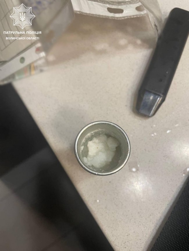 У Луцьку чоловік вживав наркотики в торговому центрі