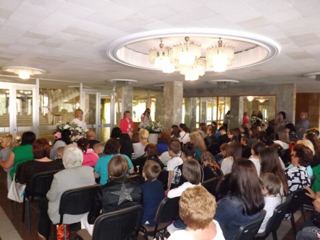 Луцьким родинам, які опинились у складних життєвих обставинах, вручили продуктові набори