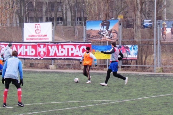 Волинські вболівальники зіграли у благодійний футбол  на допомогу воїнам-ультрасам. ФОТО
