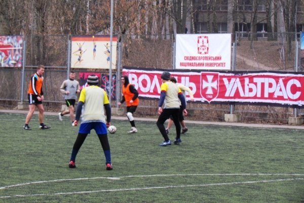 Волинські вболівальники зіграли у благодійний футбол  на допомогу воїнам-ультрасам. ФОТО