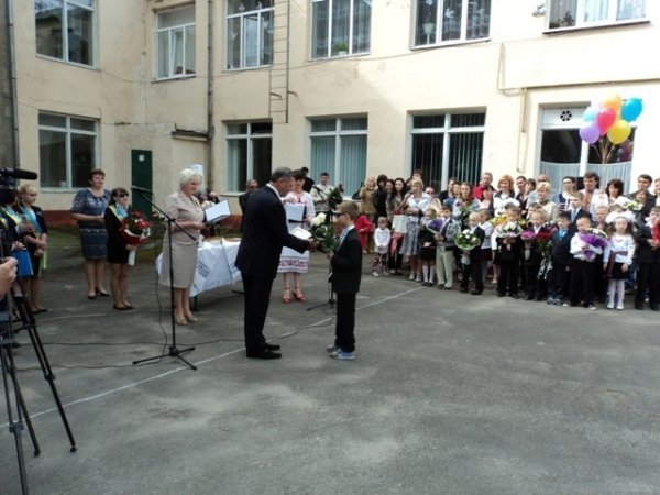 Останній дзвінок у луцькому навчально-реабілітаційному центрі. ФОТО