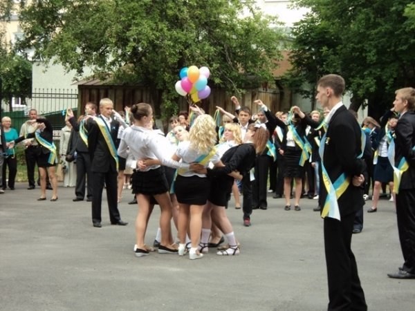 Останній дзвінок у луцькому навчально-реабілітаційному центрі. ФОТО