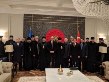 З президентами і міністрами отримувати Томос приїхав і владика Михаїл