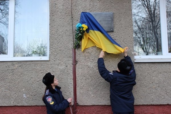 На будинках загиблих Героїв відкрили меморіальні дошки