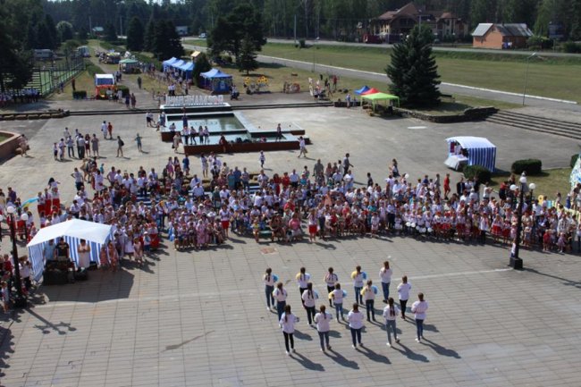 На Волині 200 дітей у вишиванках влаштували танцювальний флешмоб